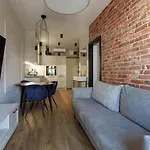 Golden - Great Location - Cozy And Bright&janapawla19 فروتسواف